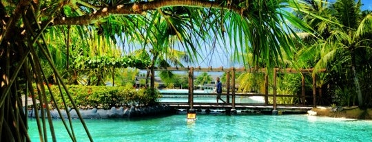 Plantation Bay Resort and Spa is one of Tempat yang Disukai Edzel.