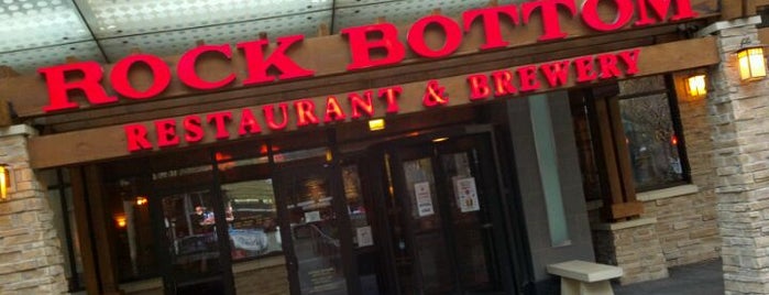 Rock Bottom Restaurant & Brewery is one of Tempat yang Disukai Sam.