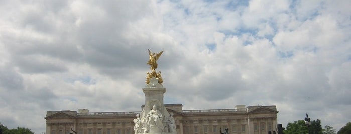 Buckingham Palace is one of London.