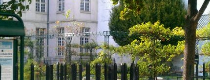 Square Saint-Gilles Grand Veneur - Pauline-Roland is one of Parcs et jardins du Marais.