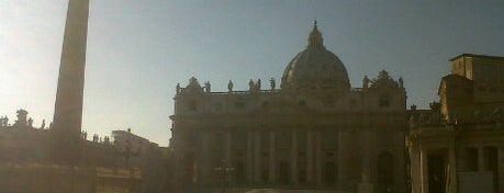 Площадь Святого Петра is one of Rome Essentials.