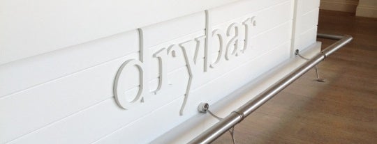 Dry Bar is one of Lieux qui ont plu à Whitney.