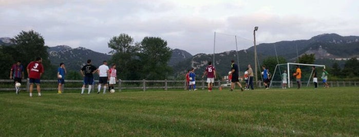 Campos de futbol de la Viesca is one of campos de futbol visitados.