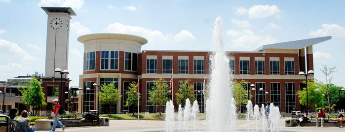 University Center (UC) is one of Lugares favoritos de Allison.