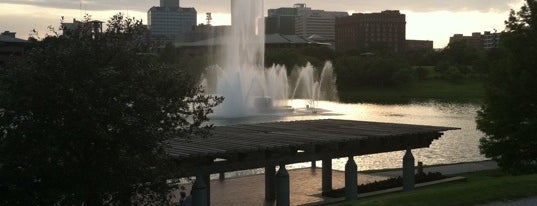 Heartland of America Park Fountain is one of the Chris Vicious Guide to O.Ne a.k.a. Omaha.