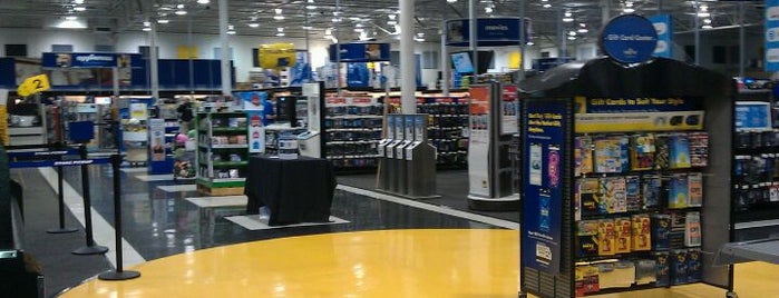 Best Buy is one of Locais curtidos por Bryan.
