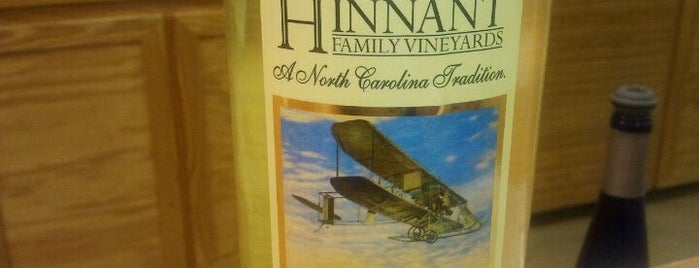 Hinnant Family Vineyards is one of Lugares favoritos de Lizzie.