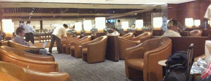SIA SilverKris Lounge (Terminal 2) is one of Airport Lounges I Ended Up In.