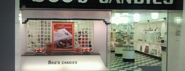 See's Candies is one of สถานที่ที่ Rachel ถูกใจ.