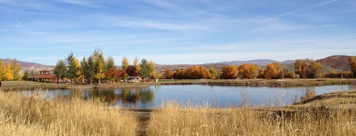 Willow Creek Dog Pond is one of Orte, die Weston gefallen.
