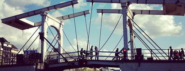 Amsterdam bridges: count them down! ❌❌❌