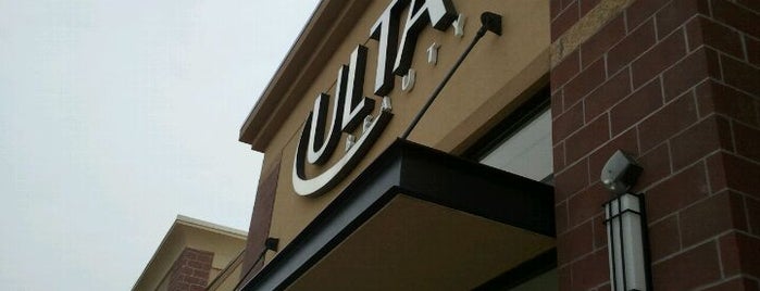 Ulta Beauty – Curbside Pickup Only is one of สถานที่ที่ Autumn ถูกใจ.