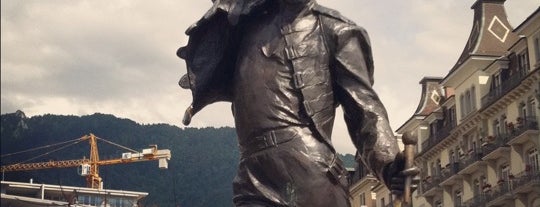 Freddie Mercury Statue is one of Lieux qui ont plu à Fethi.