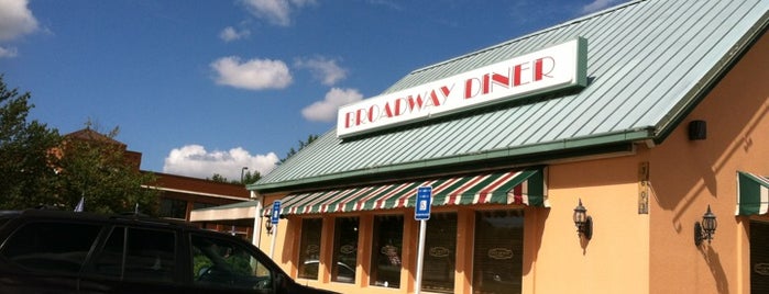 Broadway Diner is one of Lugares favoritos de Chester.