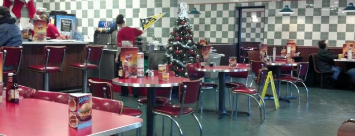 Huddle House - Permanently Closed is one of Places I Been.