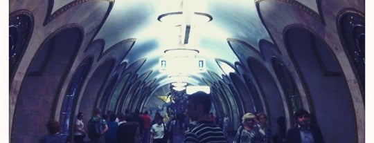 Метро Новослободская is one of Московское метро | Moscow subway.