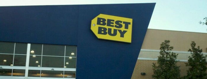 Best Buy is one of Kimmieさんのお気に入りスポット.
