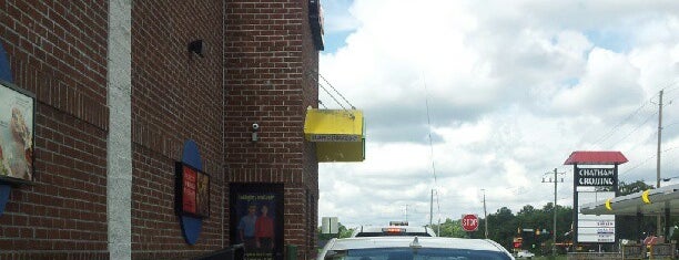SONIC Drive In is one of Lugares favoritos de Charles.