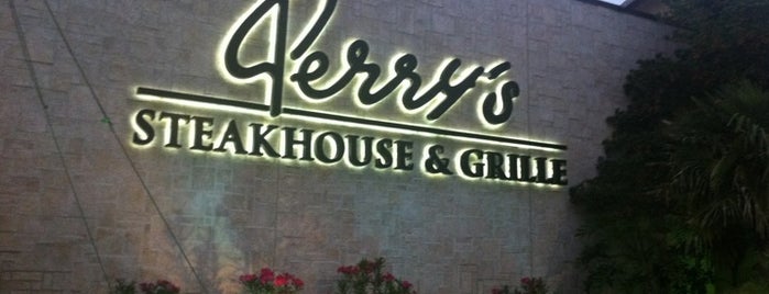 Perry's Steakhouse & Grille is one of Lugares favoritos de Kathryn.