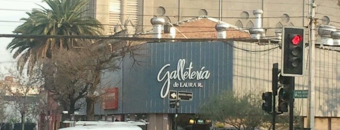 Galleteria de Laura R is one of สถานที่ที่ Camila ถูกใจ.