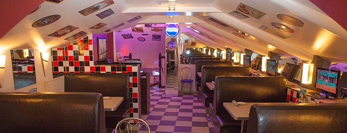 Frendy's Diner is one of to EAT.