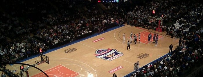 Madison Square Garden is one of Gray Line New York's Downtown Loop.
