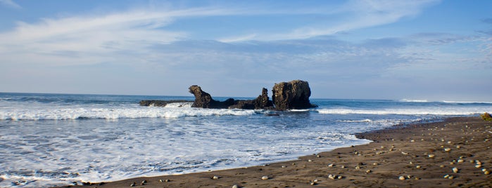 Playa El Tunco is one of Lugares que visitar cuando vienes a San Salvador.