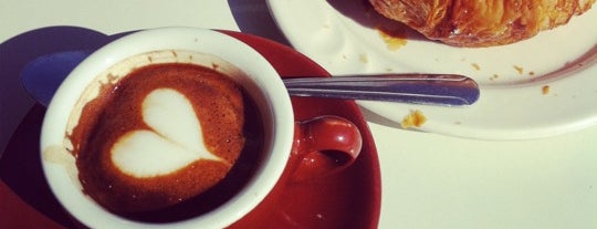 Zumbar Coffee & Tea is one of Darren'in Beğendiği Mekanlar.