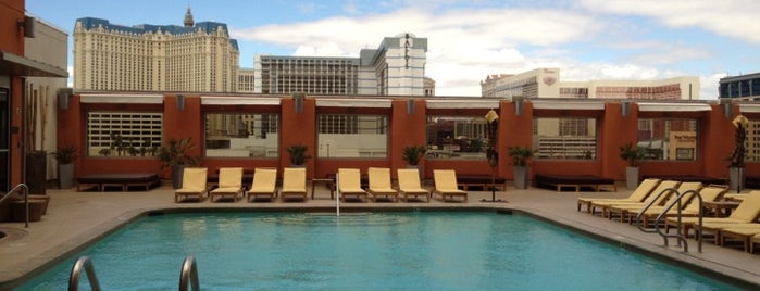 The Platinum Pool 5th Floor is one of Locais salvos de Franco.