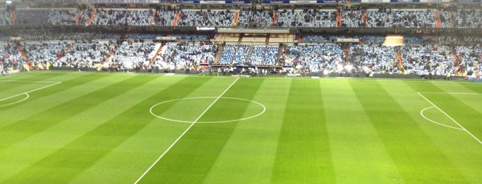 Estádio Santiago Bernabéu is one of Campos de fútbol.