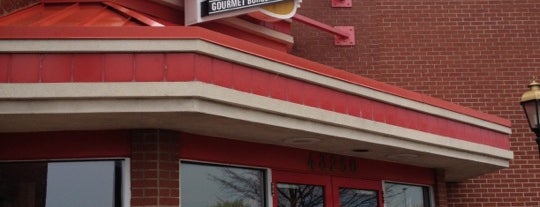 Red Robin Gourmet Burgers and Brews is one of Orte, die Steven gefallen.