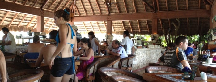 Dos Playas Restaurant is one of Tempat yang Disukai Alan.