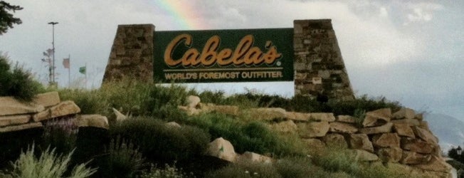 Cabela's is one of Tempat yang Disukai Gary.