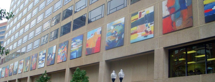 Hyatt Regency Crystal City At Reagan National Airport is one of CRYSTALart (Art Walls) Trail.