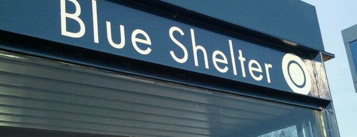 Airport Blue Lot is one of Lugares favoritos de Maggie.