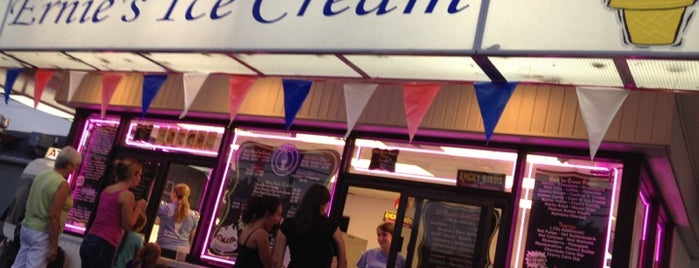 Ernie's Ice Cream is one of สถานที่ที่ Brooks ถูกใจ.