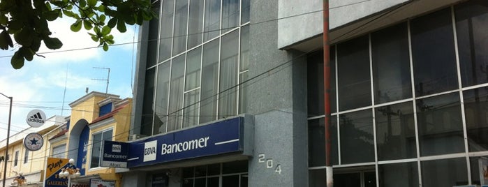 BBVA Bancomer Sucursal is one of Lieux qui ont plu à Samaro.