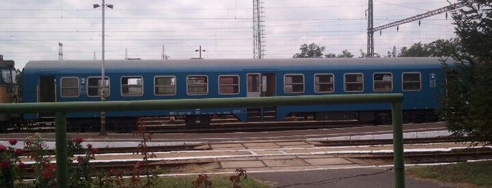 Tiszaújváros vasútállomás is one of Pályaudvarok, vasútállomások (Train Stations).