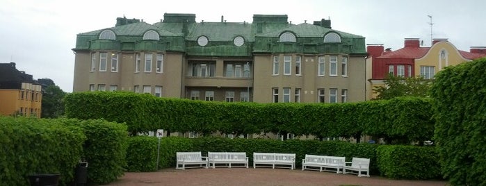 Engelinaukio is one of Explore Helsinki: non-touristic places to visit.