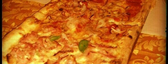 Pizzeria Grotta Azzurra 1 is one of Posti che sono piaciuti a Vito.