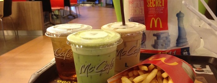 McDonald's & McCafé is one of Pupae: сохраненные места.