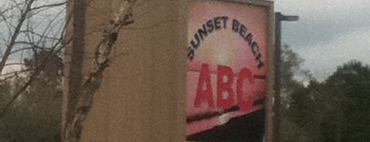 Sunset Beach ABC is one of Aaron : понравившиеся места.