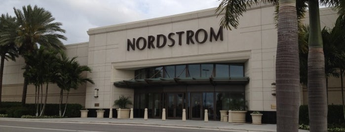 Nordstrom is one of Kyraさんのお気に入りスポット.