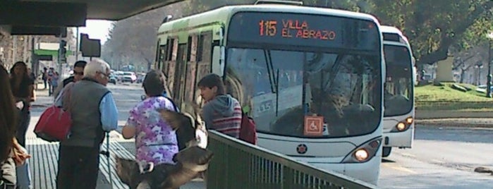 Parada 7 - Metro La Moneda (PA28) is one of Lugares.