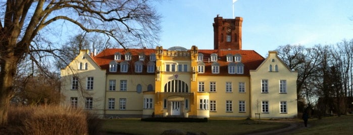 Schloss Lelkendorf is one of World Castle List.