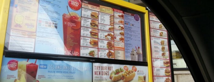 Sonic Drive-In is one of Lugares favoritos de Mark.