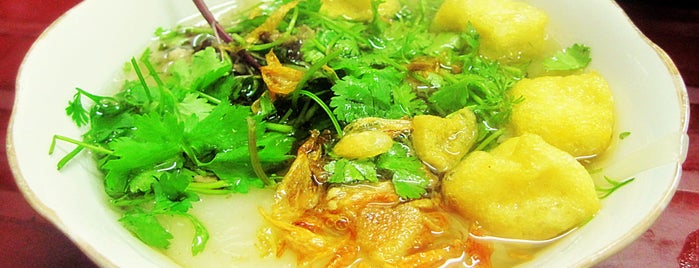 Bánh đúc miến trộn Lê Ngọc Hân is one of Hanoi food lover.