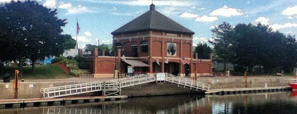 Waterford Harbor is one of Nicholas 님이 좋아한 장소.