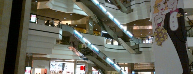 Beiramar Shopping is one of Meus lugares.