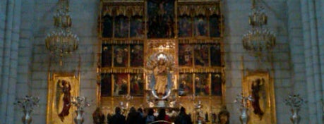 Собор Санта-Мария-ла-Реаль-де-ла-Альмудена is one of Spain.